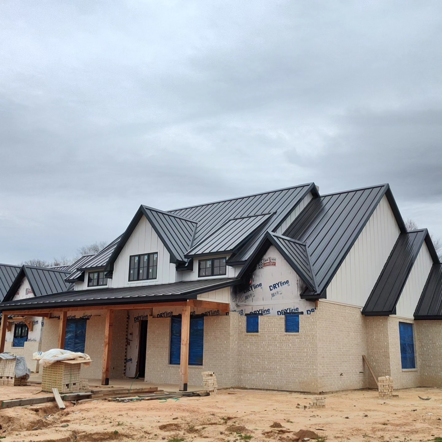 Roof replacement photo 5 near Bill Stoudt Parkway in Spring Hill