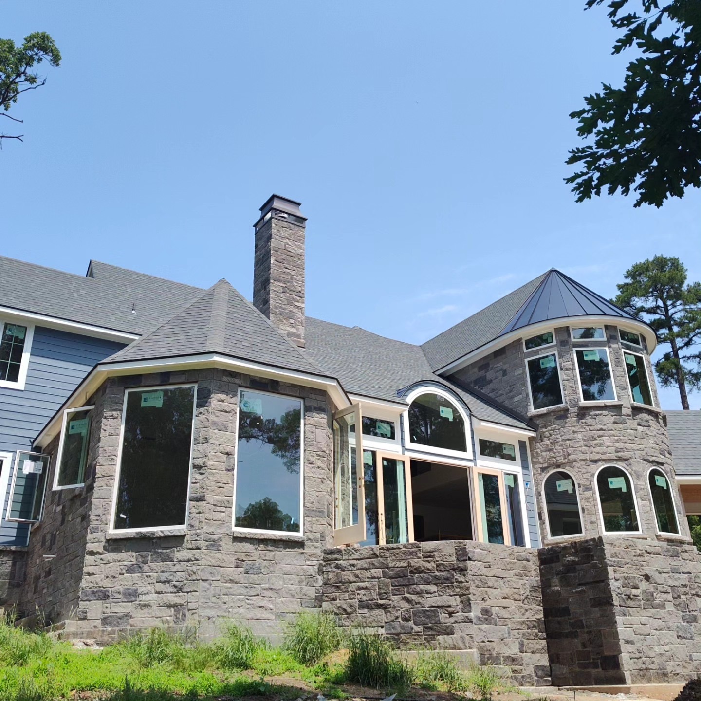 Affordable Roofing Contractors in Longview, TX: What to Look For (and What to Avoid)